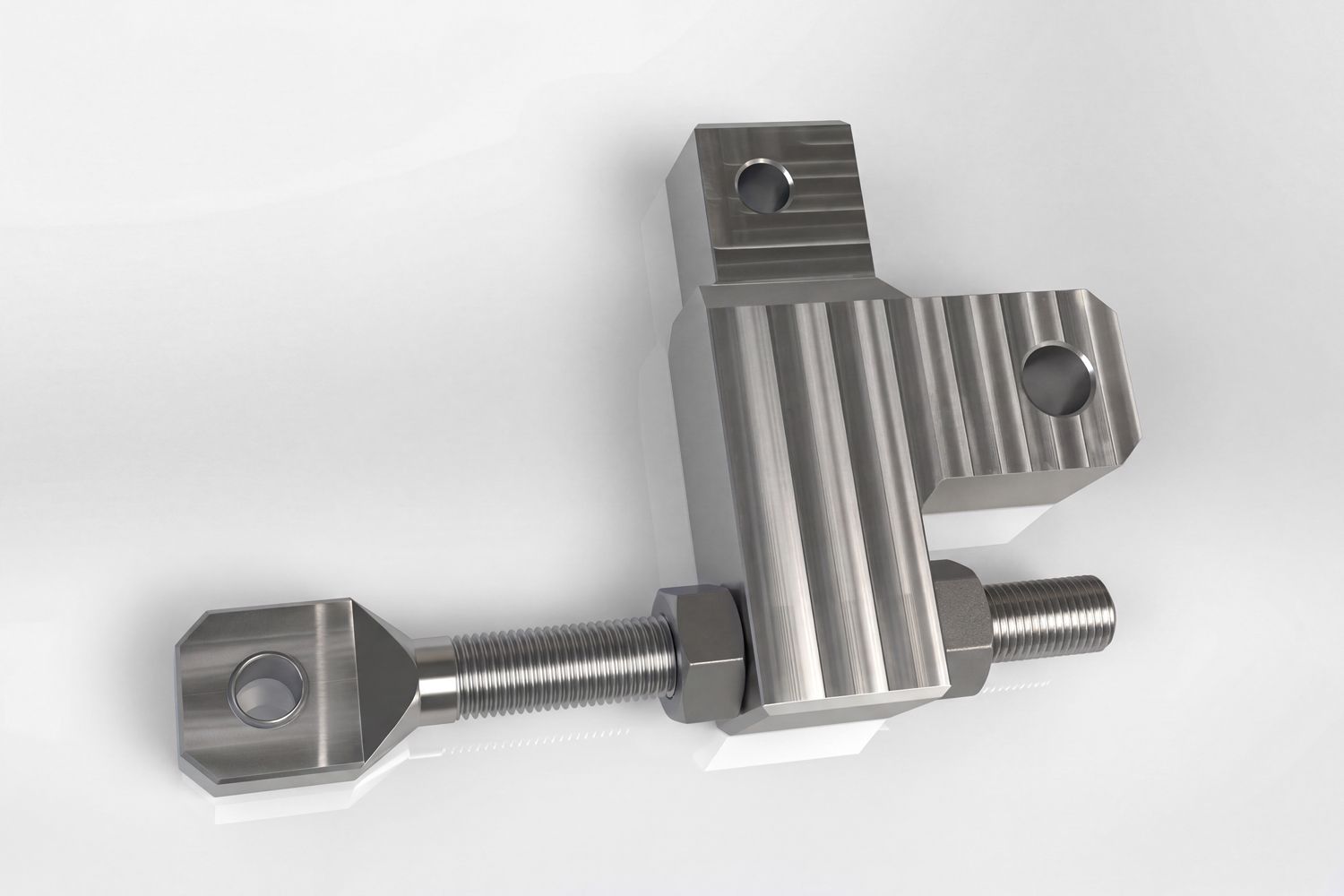 Gefertigtes Ersatzteil aus Aluminium mit Schraubenbolzen